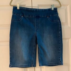 Chicos Perfect Stretch Soft Jegging Short